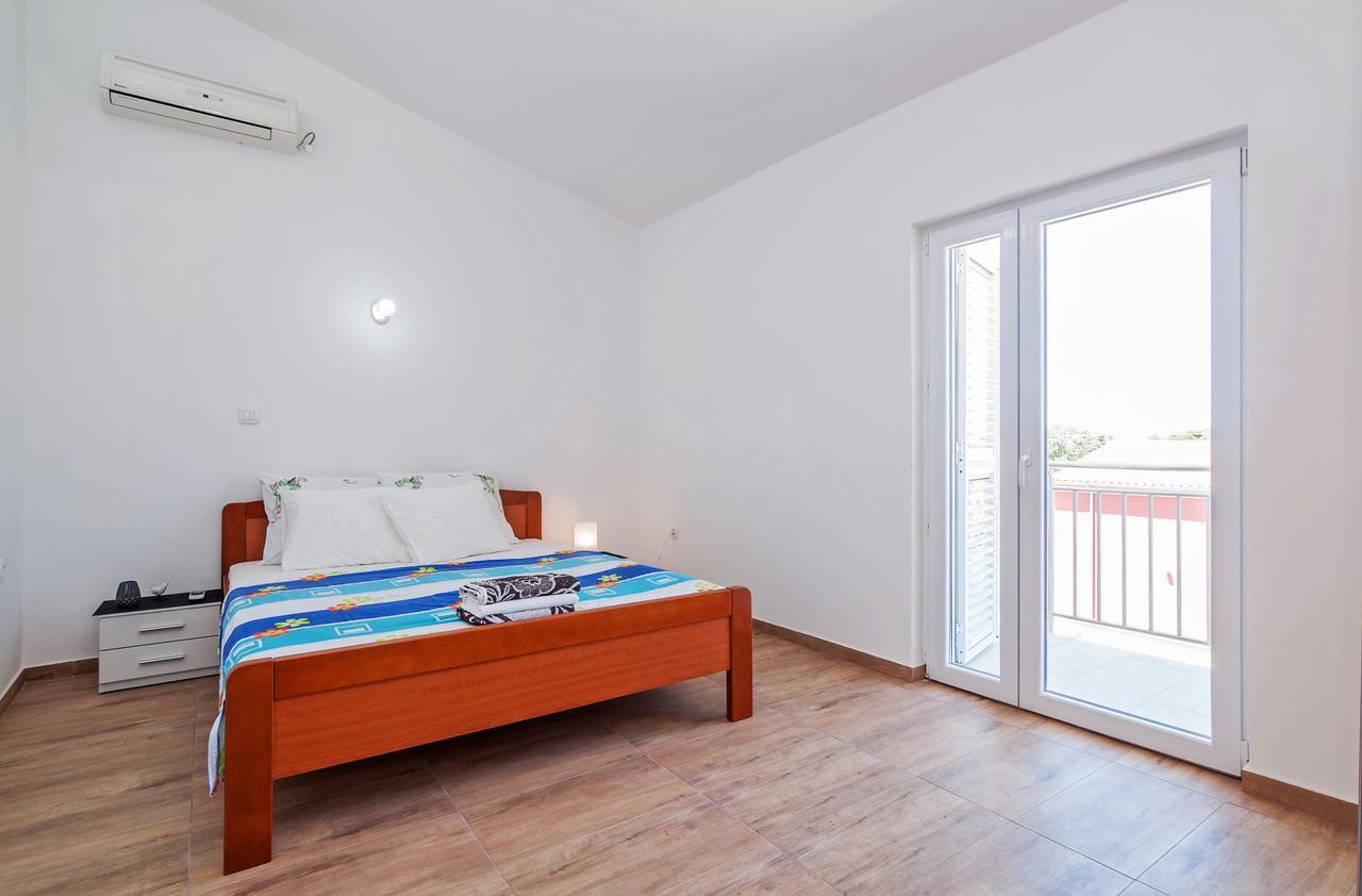 Apartment Tony With Private Pool Sukošan Exterior foto